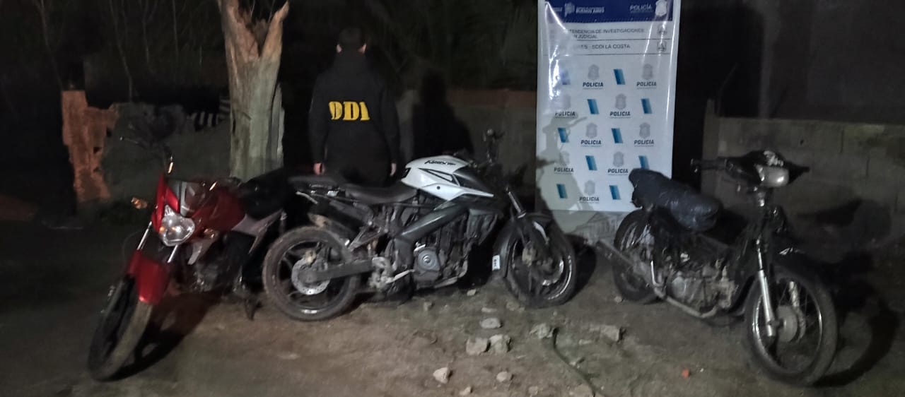 ALLANARON 2 CASAS DONDE ENCONTRARON UNA FACA, 4 MOTOS, UNA TV LED Y ROPA ROBADAS EN SAN CLEMENTE