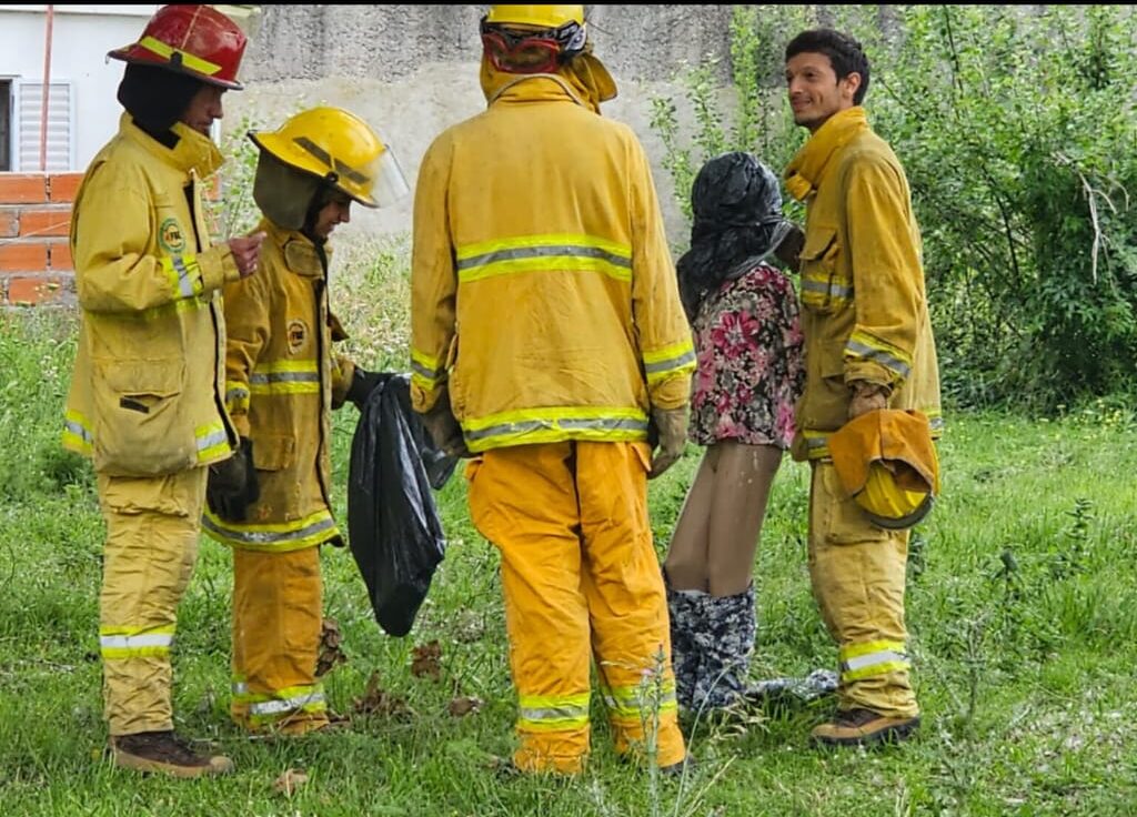 BROMA DE MAL GUSTO: ALERTARON A LOS BOMBEROS VOLUNTARIOS DE SAN CLEMENTE POR UNA PERSONA AHORCADA, Y RESULTÓ SER UN MANIQUÍ