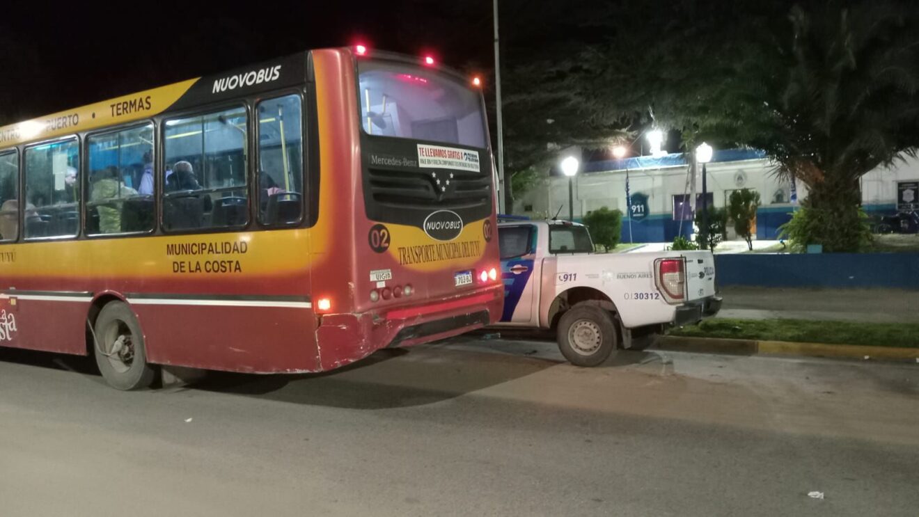 Horror en San Clemente del Tuyú: una patota armada atacó un colectivo a pedradas e hirieron a una mujer
