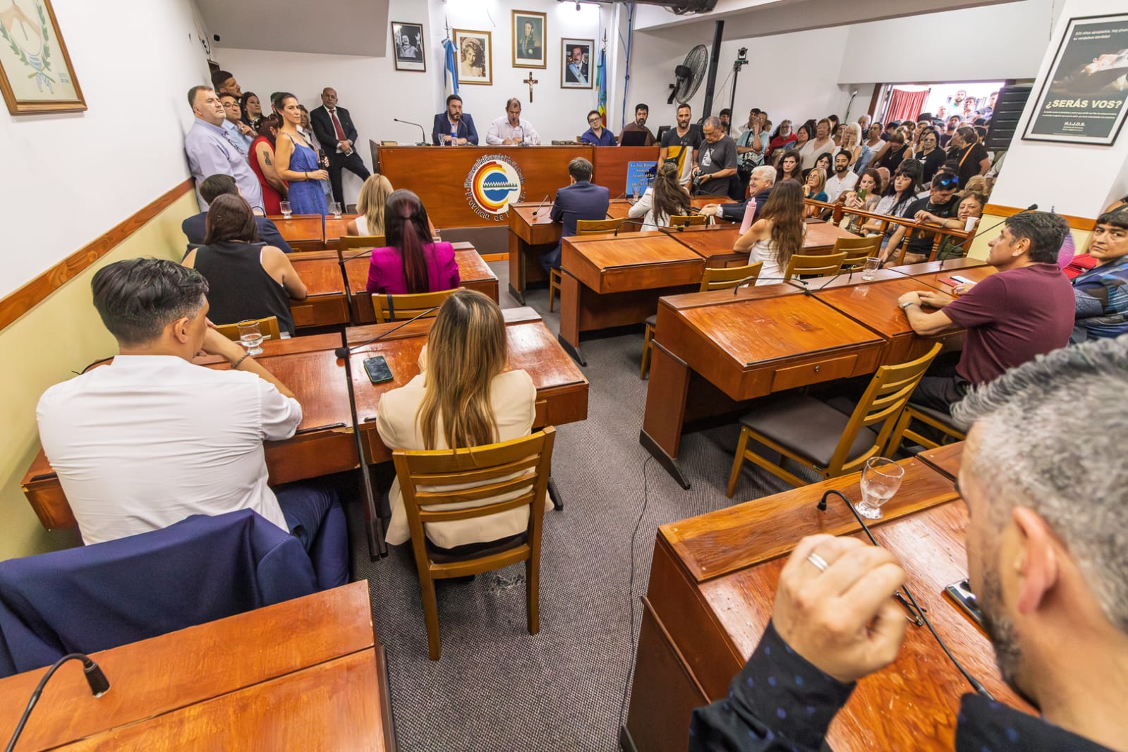 ASUMIERON LOS NUEVOS CONCEJALES DEL HCD: EN MEDIO DE POLÉMICAS CON LLA, EZEQUIEL CARUSO ASUMIÓ LA PRESIDENCIA, Y ELIZABETH VILLALBA LA VICEPRESIDENCIA ASUMIERON LOS NUEVOS CONCEJALES DEL HCD: EN MEDIO DE POLÉMICAS CON LLA, EZEQUIEL CARUSO ASUMIÓ LA PRESIDENCIA, Y ELIZABETH VILLALBA LA VICEPRESIDENCIA