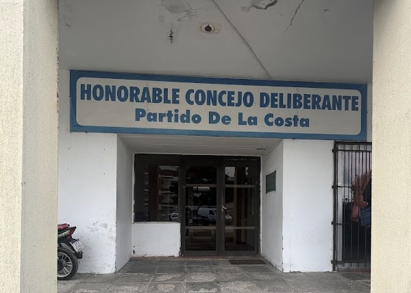 MAÑANA JURAN LOS NUEVOS CONCEJALES DEL HCD LA COSTA: LA OPOSICIÓN RECLAMA LA PRESIDENCIA ANTE UNA UNIDAD, Y EL OFICIALISMO SE AMPARA EN SER LA FUERZA MÁS VOTADA MAÑANA JURAN LOS NUEVOS CONCEJALES DEL HCD LA COSTA: LA OPOSICIÓN RECLAMA LA PRESIDENCIA ANTE UNA UNIDAD, Y EL OFICIALISMO SE AMPARA EN SER LA FUERZA MÁS VOTADA